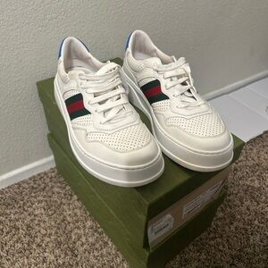 Gucci White Leather Sneakers with Green and Red Web Stripe
